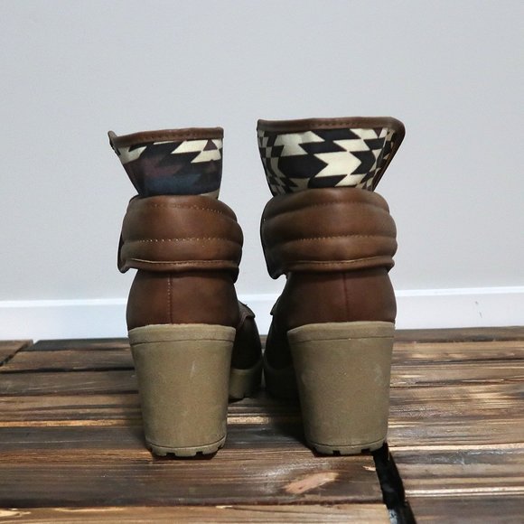 Call It Spring Brown Ankle Boots Size 8.5 - Picture 5 of 10